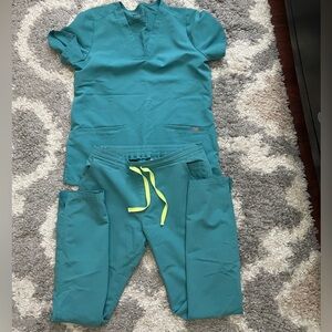 EUC Teal Figs Scrub Set